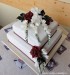 84. Svatební dort - růže, frézie